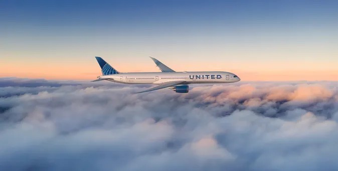 United Airlines Dreamliner 787 über den Wolken